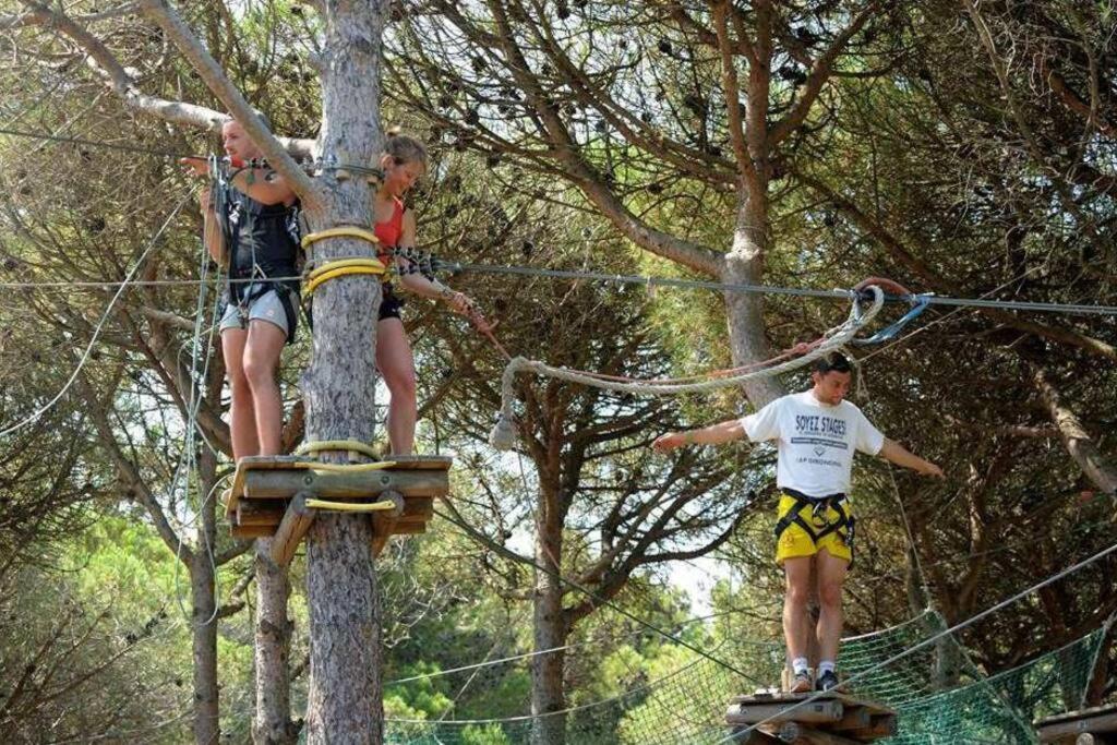 A 500 M De La Plage, Tout Confort Avec Wifi เลอบาร์กาแรส ภายนอก รูปภาพ
